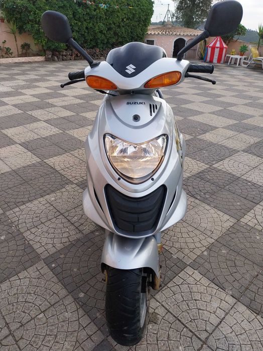 Scooter SUZUKI 50 cilindrada