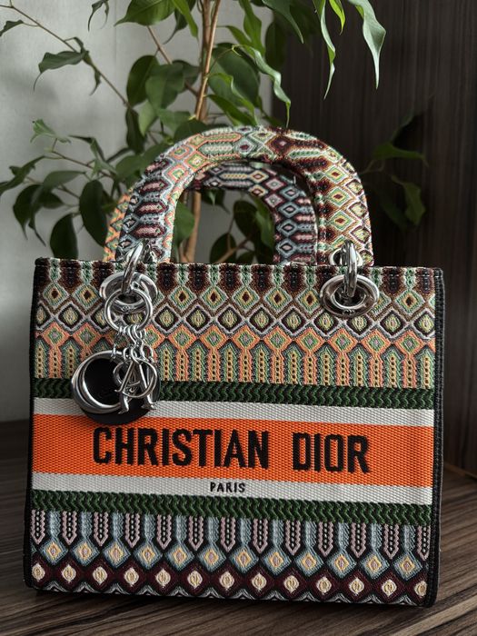 Продам нову сумочку. DIOR