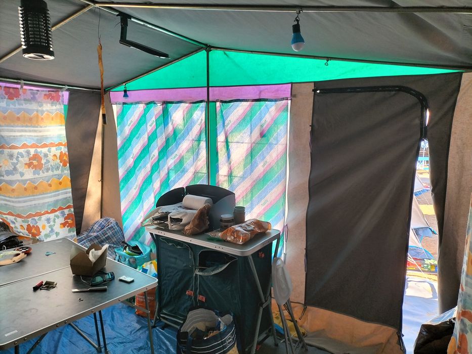 Atrelado tenda boas condições