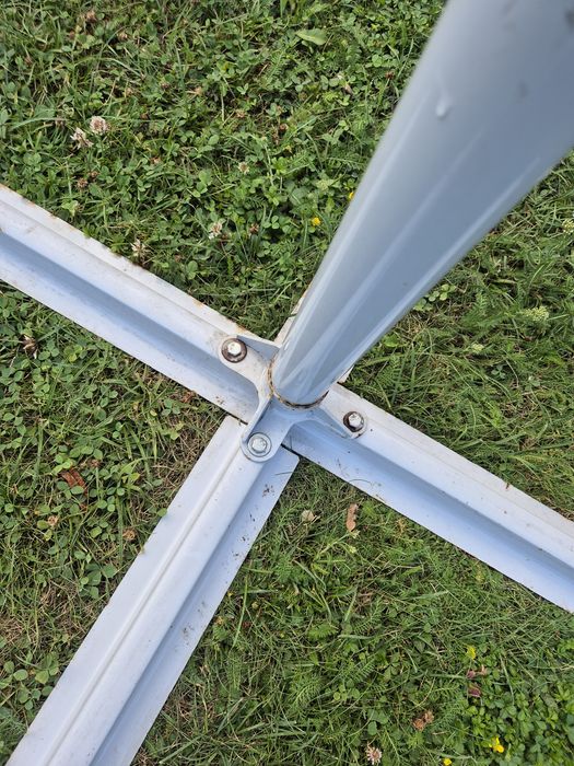 Stojak uchwyt  na parasol ogrodowy