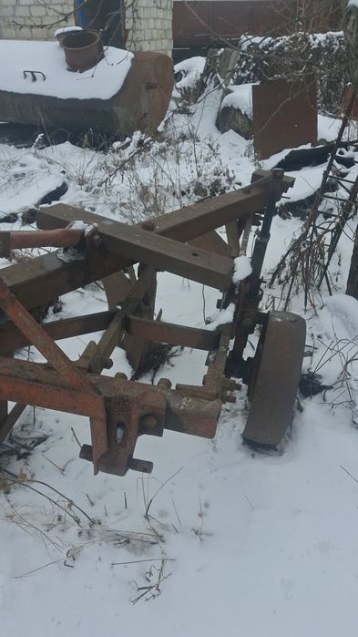 Продам  плуг 3-35