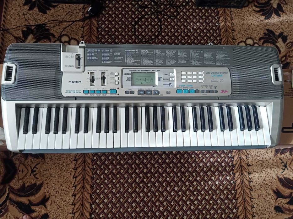 Синтезатор CASIO