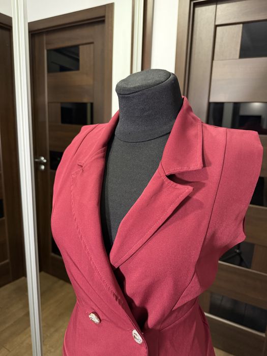 Червона бордова сукня