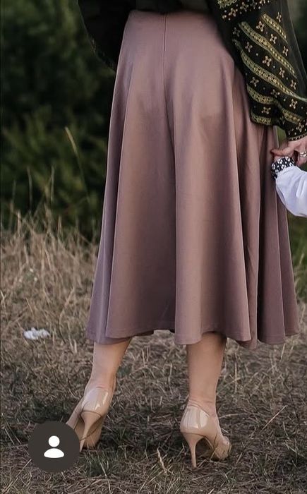 Спідниця бежева міді