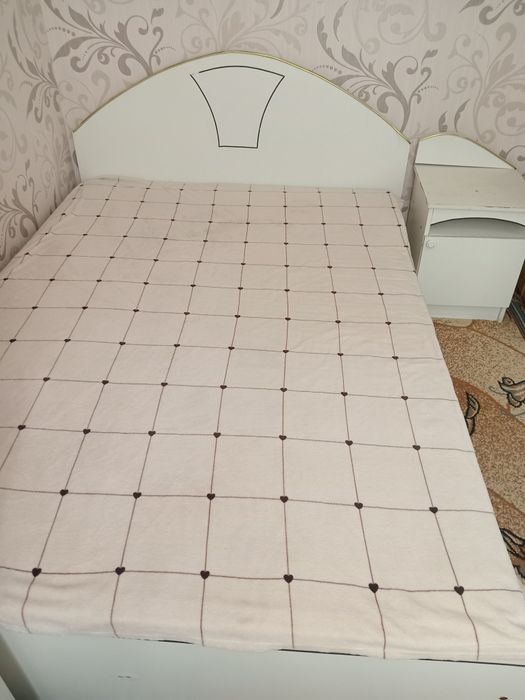 Продам двухспальную кровать