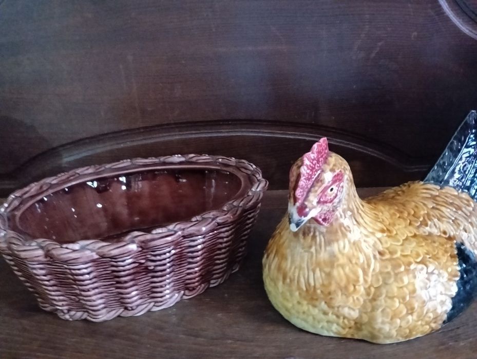 Terrina Galinha no Ninho – Bordallo Pinheiro (Faiança das Caldas)
