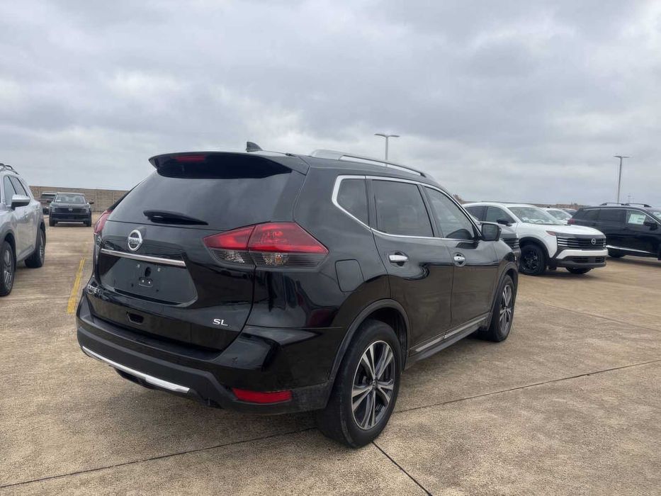 Nissan Rogue SL      2018