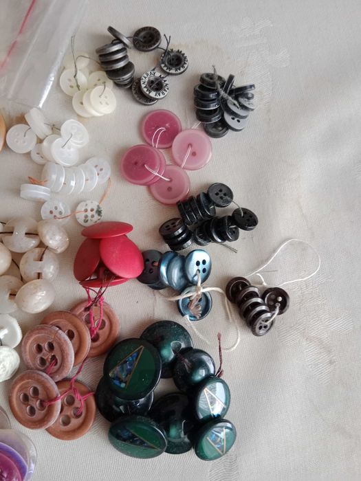 Guziki duży zestaw różne wielkości i kolory