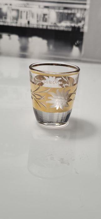 Kieliszek szklany z malowidłami