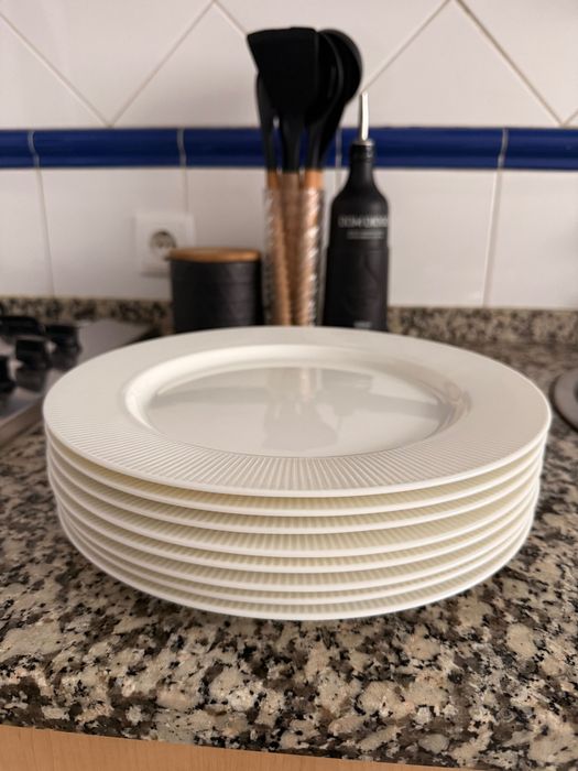 Pratos branco ofantilig ikea