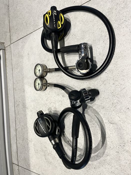 Automat Atomic skonfigurowany pod Sidemount