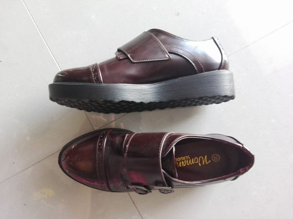 Elegante e discreto sapato bordeaux