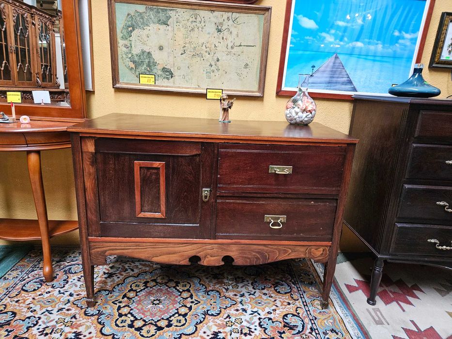 Móvel muito antigo em madeira maciça - Bom estado