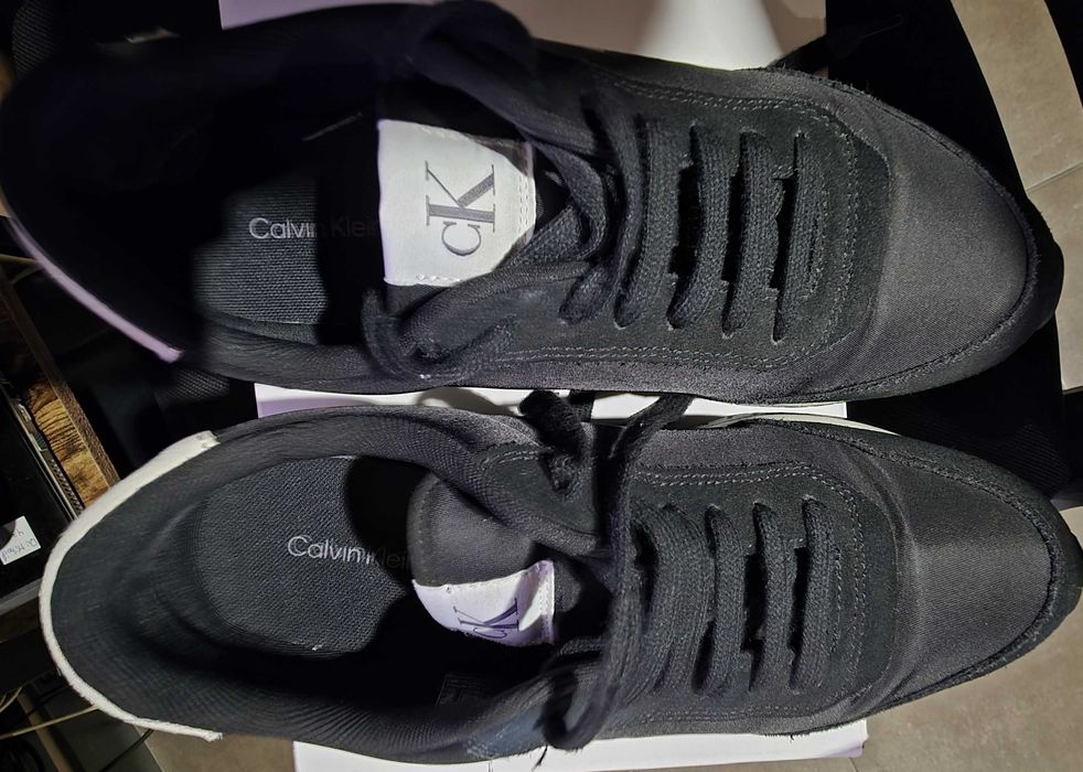 Sapatilhas Calvin Klein Jeans Retro Runner Iconic SNK Ym0ym01119