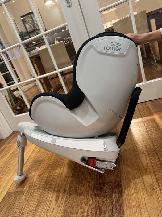Cadeira bebe Britax Römer - DualFix Cosmos Black ZS 360 isofix