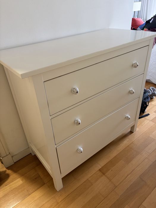 Comoda Ikea com puxadores Zara Home