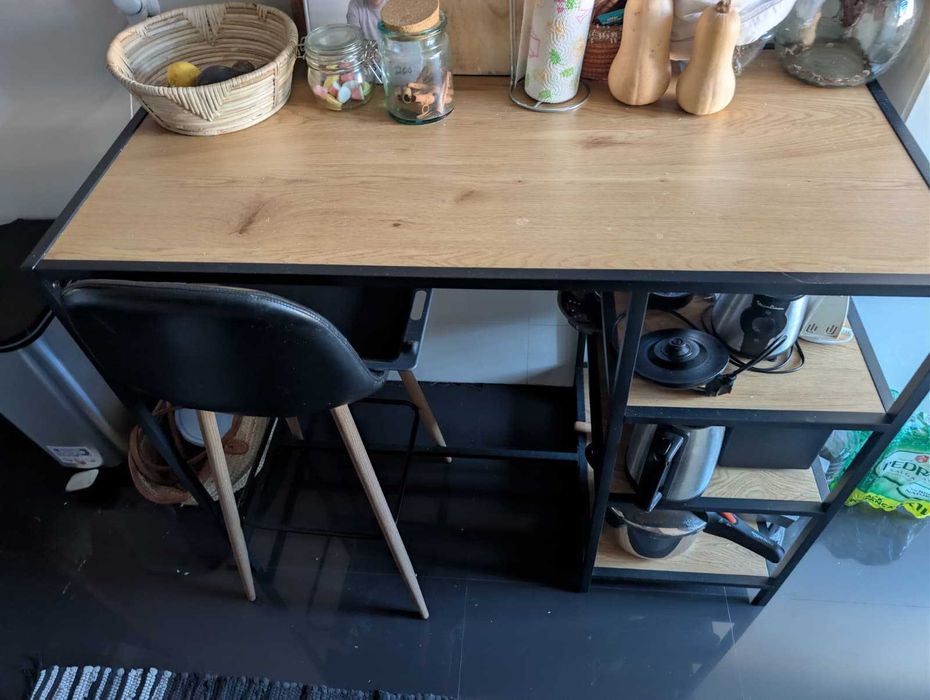 Mesa alta / ilha de cozinha 120x60 com prateleiras + 2 bancos altos