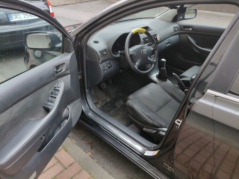 Toyota Avensis kombi 2004 benzyna hak