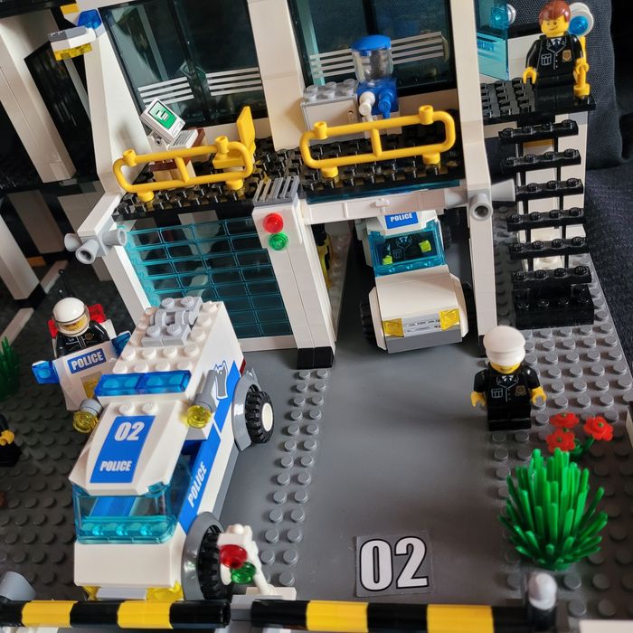 Lego 7744 Posterunek policji
