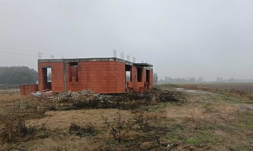 Działka z rozpoczętą budową - super lokalizacja!