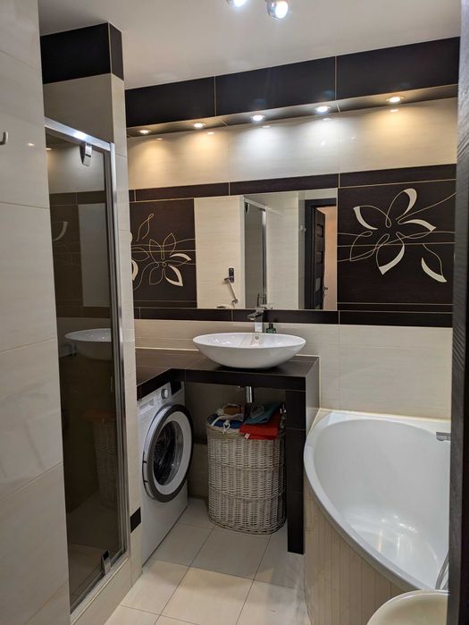 wynajmę mieszkanie 4-pokojowe z kuchnią 85m2 na pierwszym piętrze