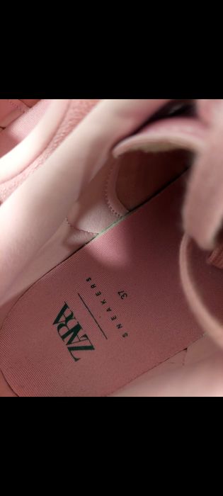 Жіночі кросівки zara
