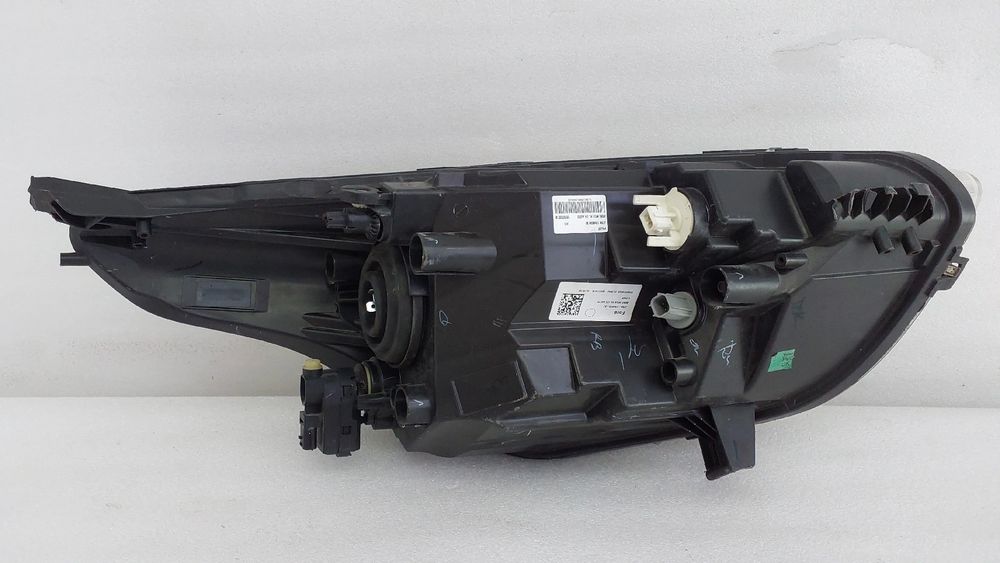 Ótica / farol esquerda FORD Ka+