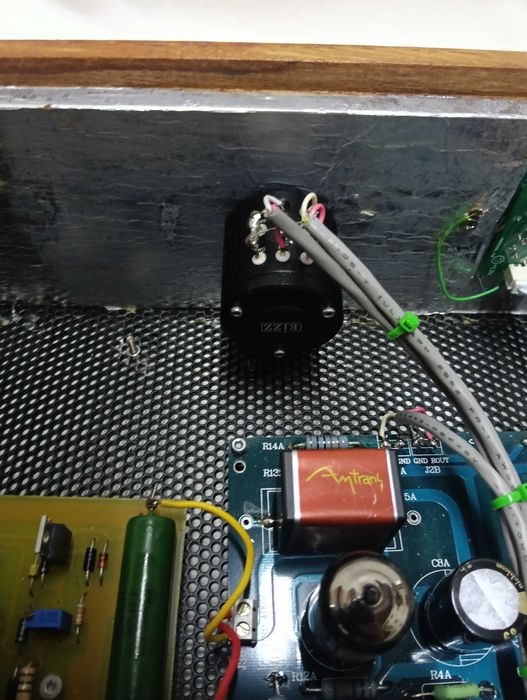 Pre-amplificador a valvulas caseiro