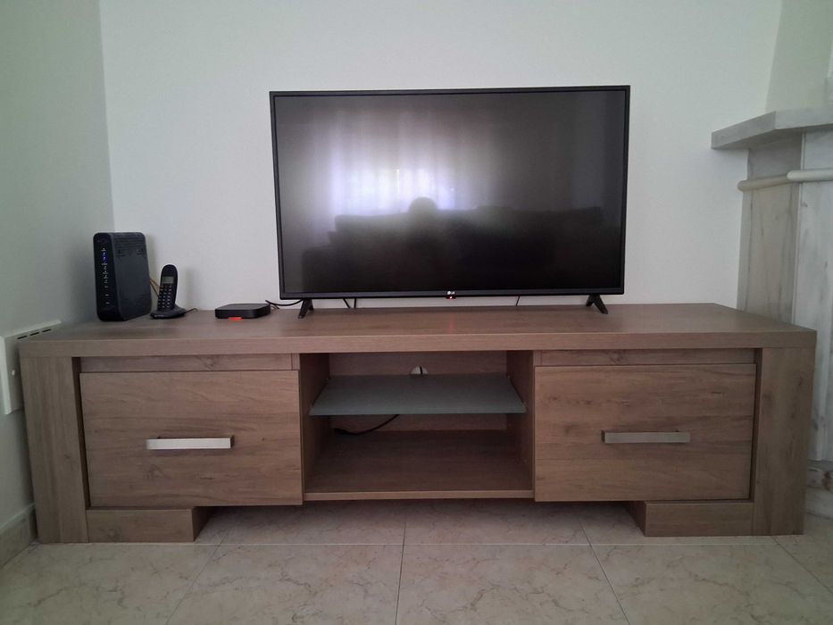 Conjunto mesa+4 cadeiras+Móvel Tv