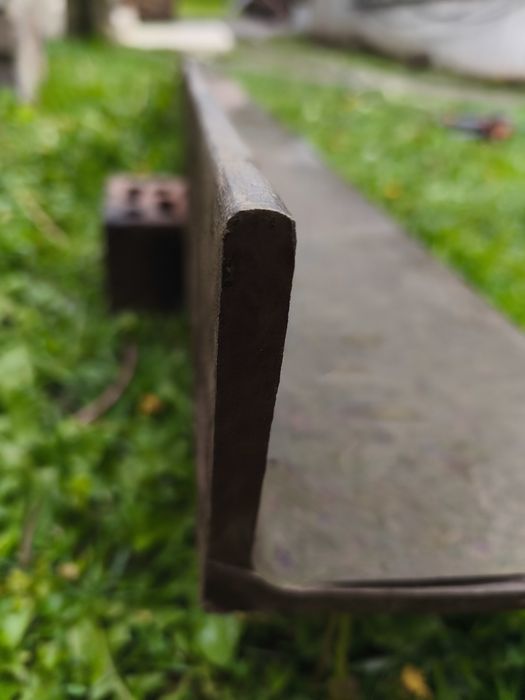 Кутник металевий