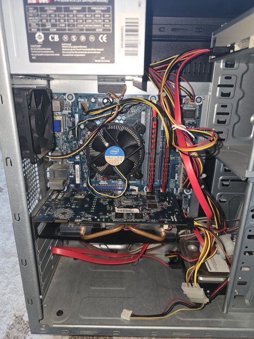 Компьютер i5, 8 gb ОЗУ, Radeon hd 5700 1 gb ddr5.