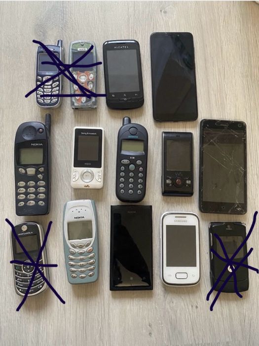 Мобильные телефоны 10 шт