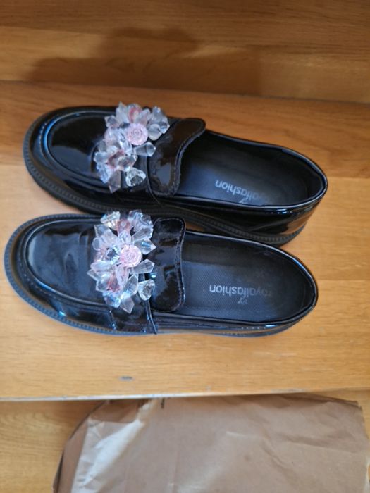 Buty damskie lakierowane używane 36