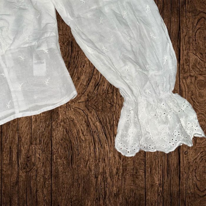 Біла блузка-топ