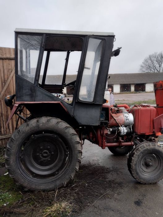 Трактор Т25 з великою кабіною