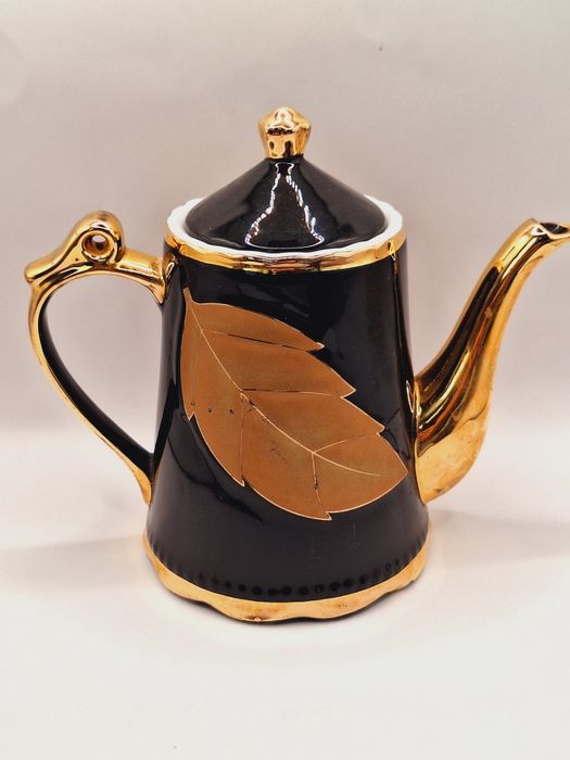 Czajniczek porcelanowy