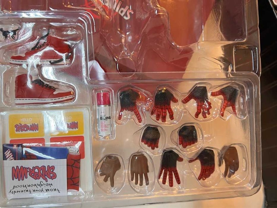 Figura Hot Toys Spider man Into Spider Verse Miles Morales