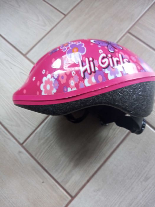 Kask rowerowy dziewczęcy.