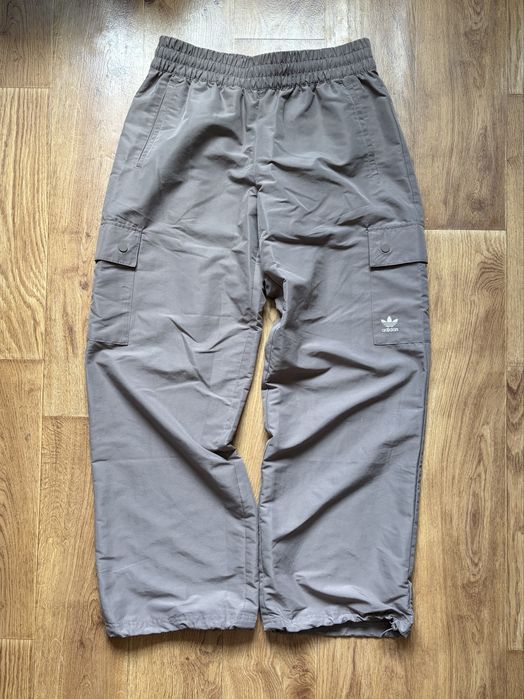 Жіночі штани карго adidas Essentials Woven