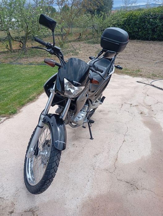 Moto Honda NX4 falcon