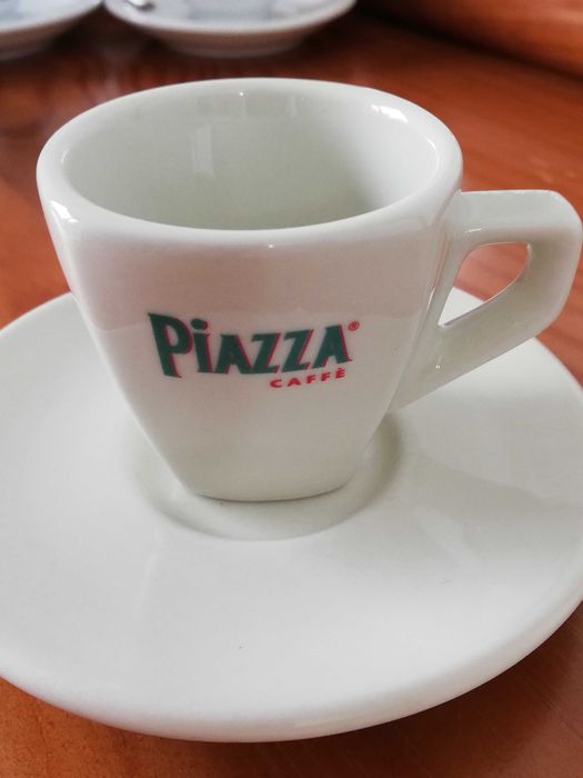 Várias Chávenas de Café com Pires para Coleção, Cada 5€