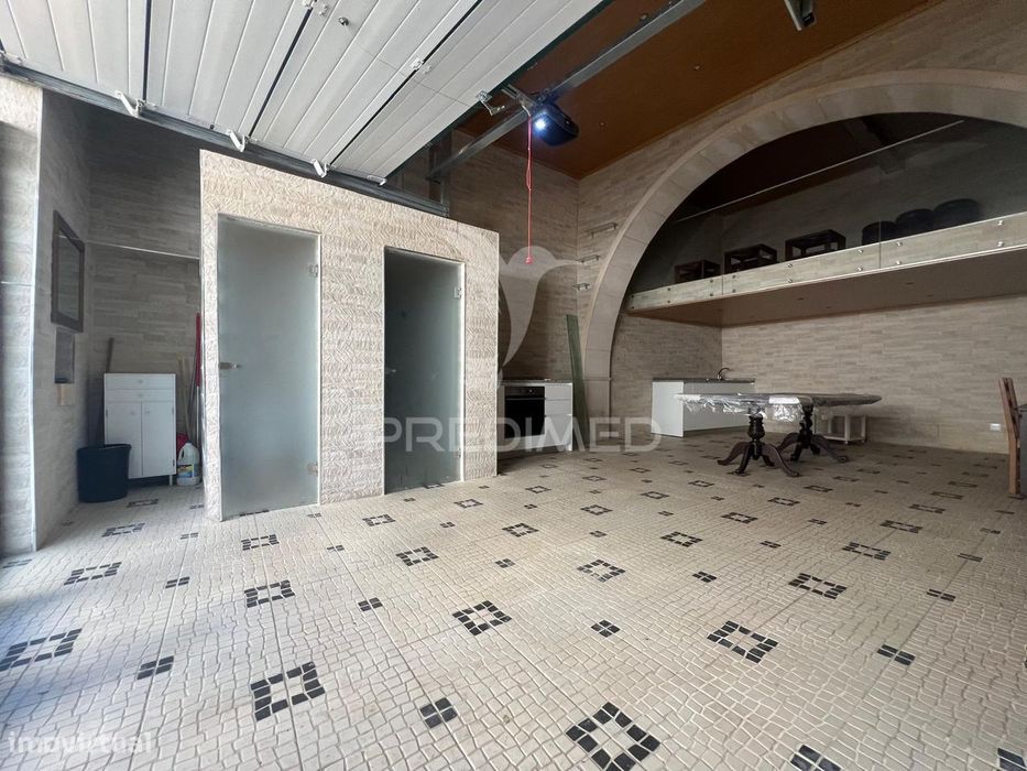 Espaço multiusos no centro de Palmela