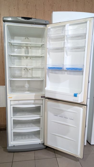 Холодильник  LG.