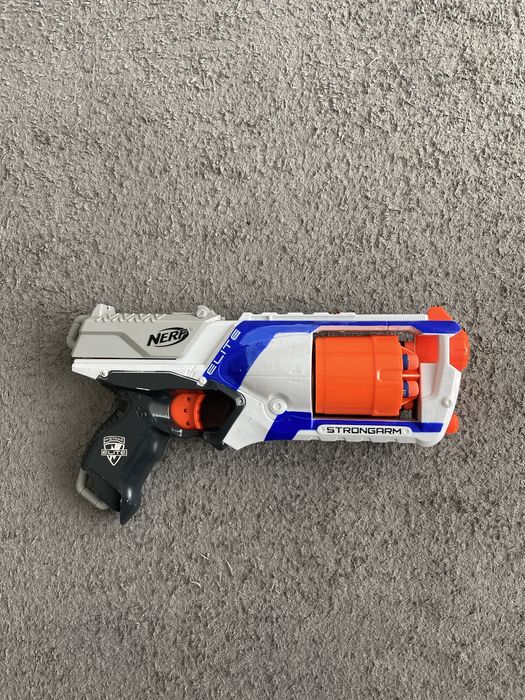 Nerf Strongarm usada