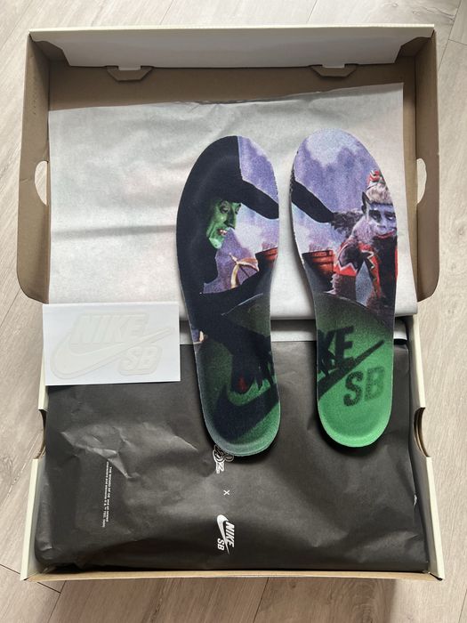 Nike SB Dunk Low Wizard of Oz Poppy Field