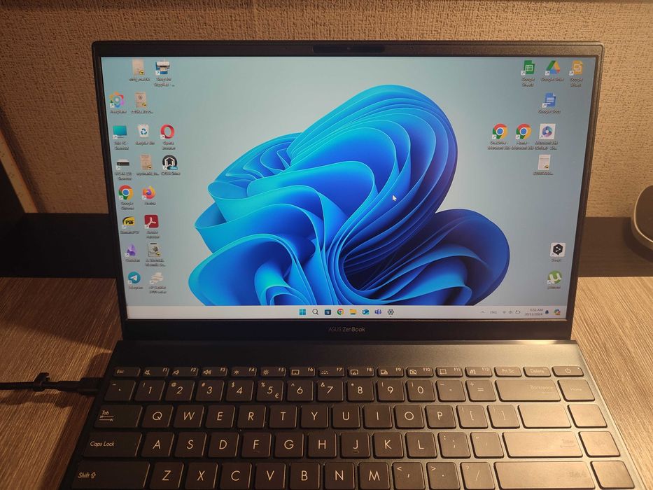 Asus ZenBook 14 AMD Ryzen 5 4500U / 16 GB RAM / 512 GB SSD