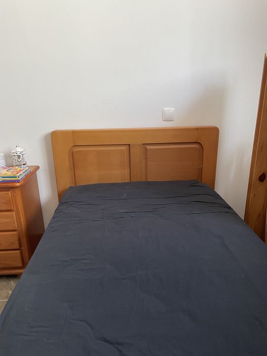 Cama de Solteiro em Pinho