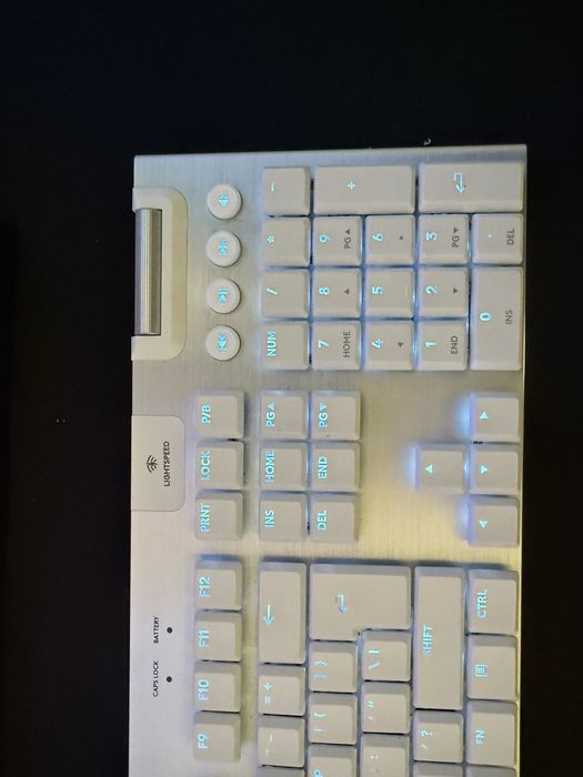 Teclado Mecânico Gaming Logitech G915 X Lightspeed Wireless (Como Novo)