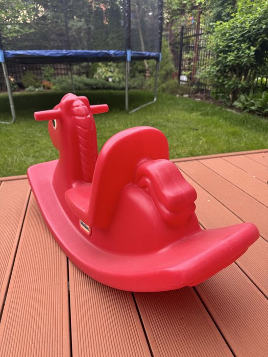 Konik bujak plastikowy na biegunach ogrodowy