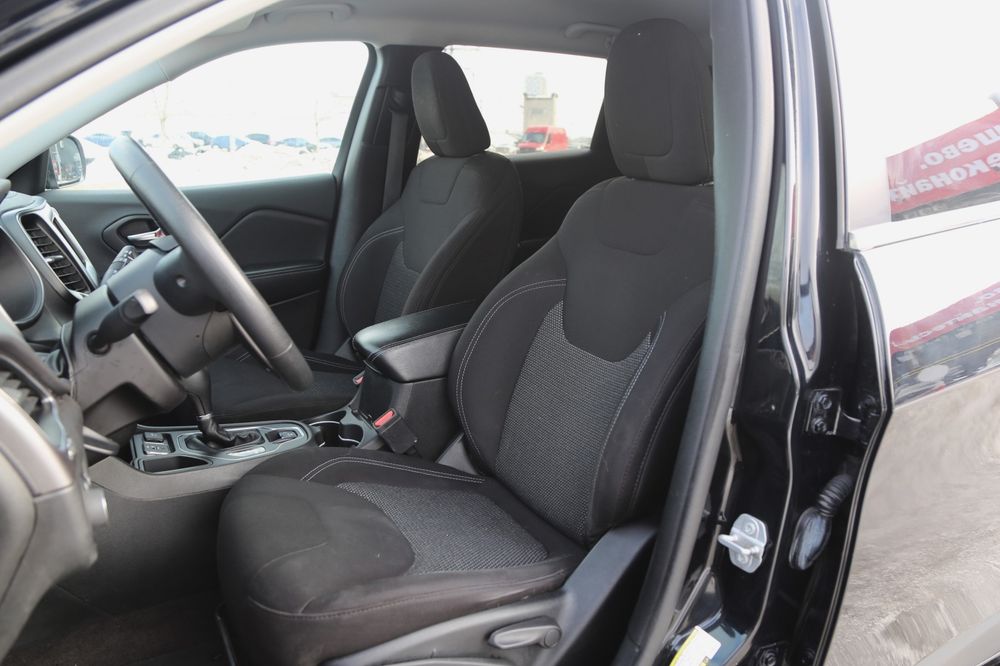 Jeep Cherokee 2018 VIN 1C4PJLCB6KD203724 фото оголошення 16 з 20